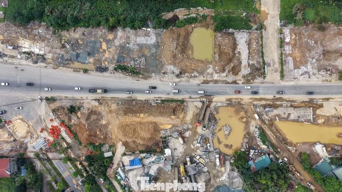 Trong buổi kiểm tra công trường ngày 3/5, Bí thư Thành ủy Hà Nội Trần Đức Thắng yêu cầu các đơn vị đẩy nhanh giải phóng mặt bằng, bố trí tái định cư cho người dân và tăng tốc thi công, phấn đấu thông tuyến trước ngày 30/6.