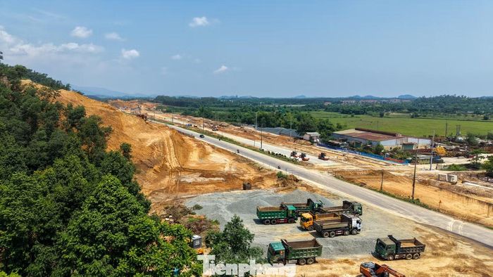 Theo Ban Quản lý dự án, đến nay đã bàn giao khoảng 92% mặt bằng. Các vị trí còn vướng chủ yếu nằm tại kho xăng K5, trại sản xuất C5 và khu vực thôn Tân Bình, ngã tư Miễu.