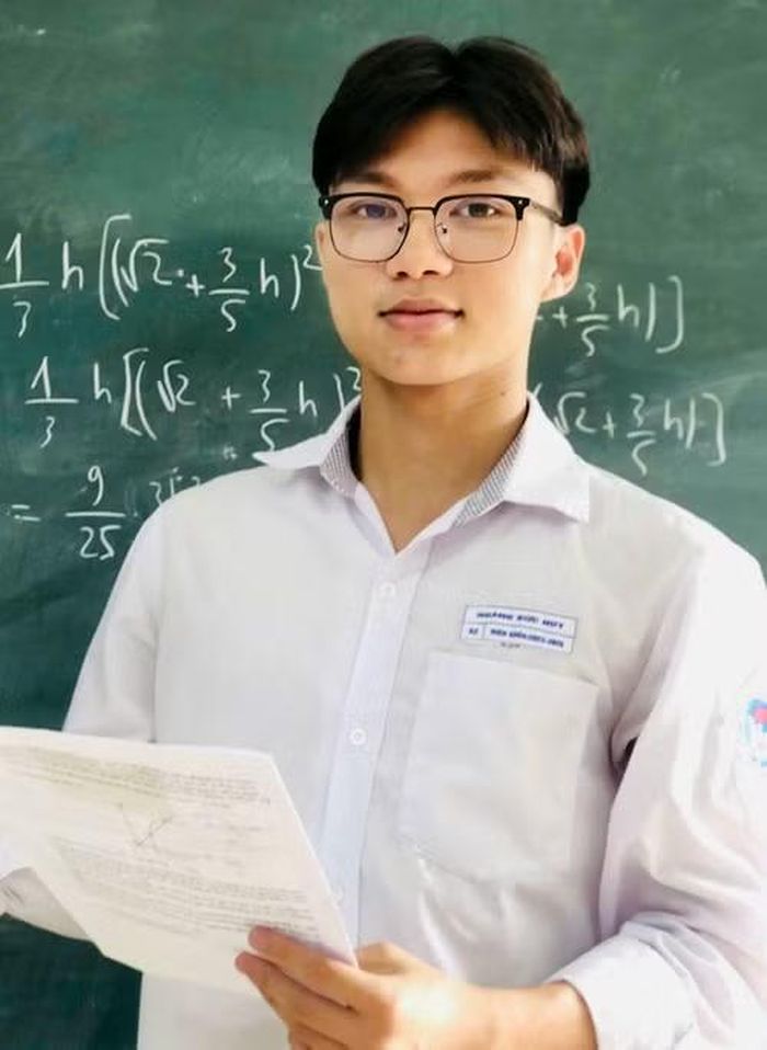 Huy là "cây Toán" của lớp.