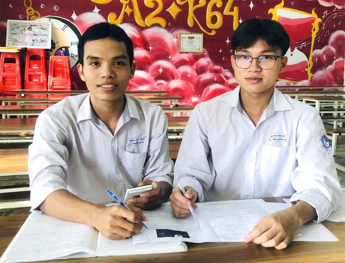 Đôi bạn cùng lớp Trần Huy Tùng và Hoàng Đức Huy