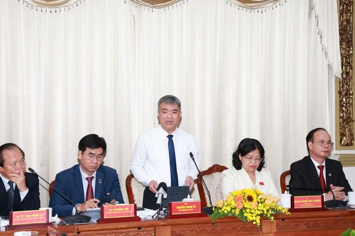 Thứ trưởng Bộ Tư pháp Nguyễn Thanh Tú nêu ý kiến.