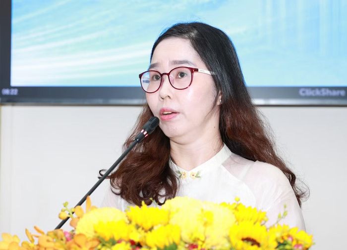 TS. Nguyễn Thị Thiện Trí góp ý kiến tại hội thảo.
