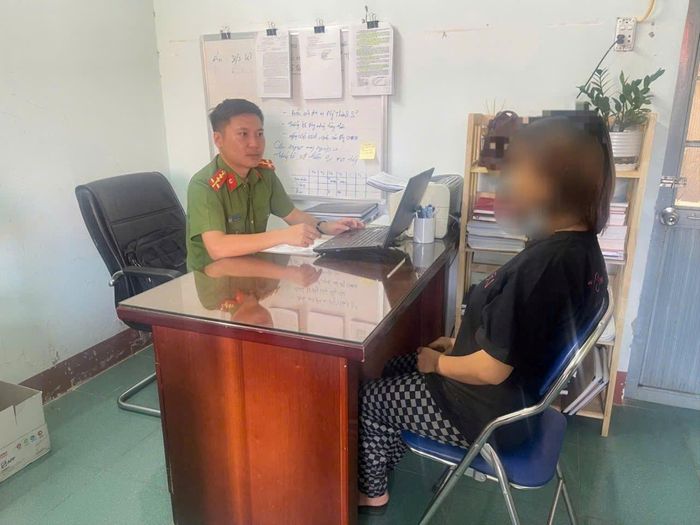 Công an lấy lời khai cháu A