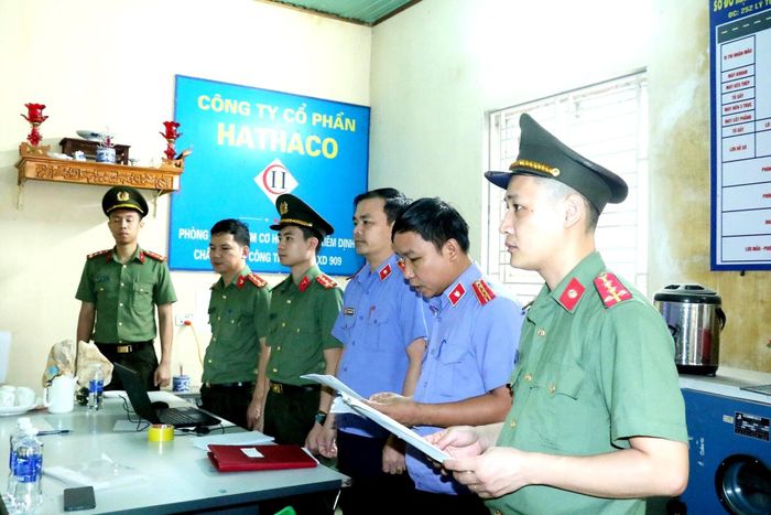 Viện Kiểm sát nhân dân tỉnh Hà Tĩnh đã phê chuẩn các quyết định tố tụng liên quan đến vụ án làm giả và sử dụng tài liệu giả của cơ quan, tổ chức quy mô lớn, xảy ra tại Công ty Cổ phần Hathaco.
