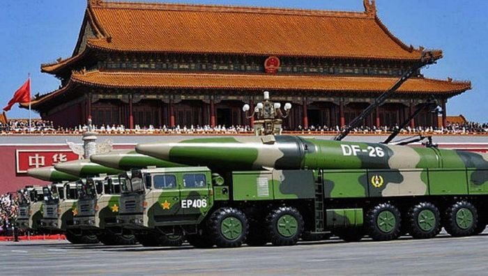 Tên lửa DF-26 trình làng lần đầu tiên vào tháng 9/2015. Ảnh: Military.com