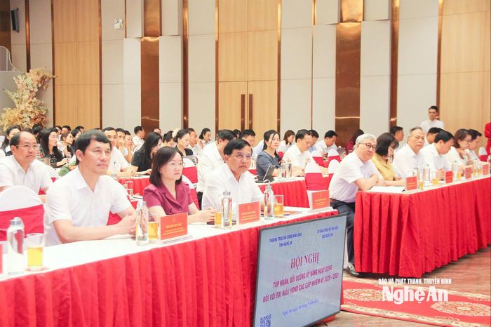 Lãnh đạo Đoàn đại biểu Quốc hội tỉnh và HĐND tỉnh tham dự hội nghị tập huấn. Ảnh: Mai Hoa