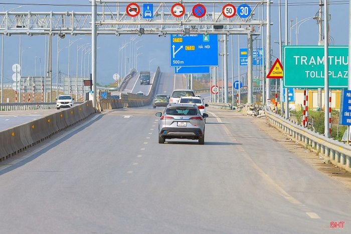 Theo Đại úy Uông Văn Điệp - cán bộ Đội CSGT đường bộ cao tốc số 4 (Cục CSGT), thời gian tới đây, đơn vị sẽ tăng cường công tác tuần tra, kiểm soát và xử lý các trường hợp phương tiện dừng, đỗ sai quy định trên tuyến cao tốc Bắc - Nam qua địa bàn Hà Tĩnh, góp phần chấn chỉnh, đảm bảo ATGT.