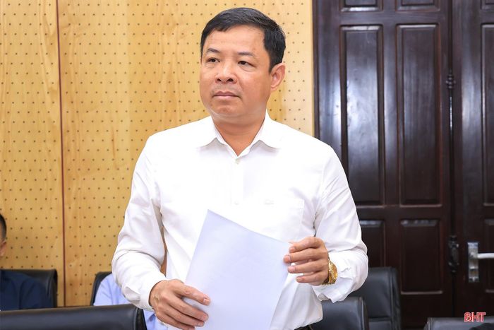 Ông Nguyễn Kiều Hưng - Chủ tịch UBND xã Tứ Mỹ phát biểu ý kiến.