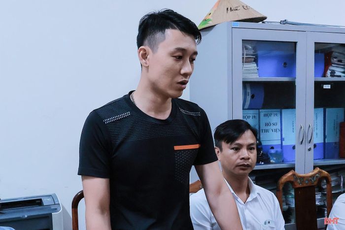 Anh Hồ Phúc Lập - phụ huynh lớp 2B: "Việc triển khai mô hình "Lớp học thông minh" đã được nhà trường triển khai đến toàn thể phụ huynh từ thời điểm các cháu vào học lớp 1 và phụ huynh đăng ký trên tinh thần tự nguyện".