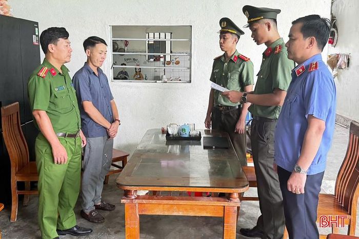 Cơ quan điều tra tống đạt quyết định khởi tố bị can đối với Lê Đăng Liêu (SN 1985 - Giám đốc Công ty Cổ phần Hathaco).