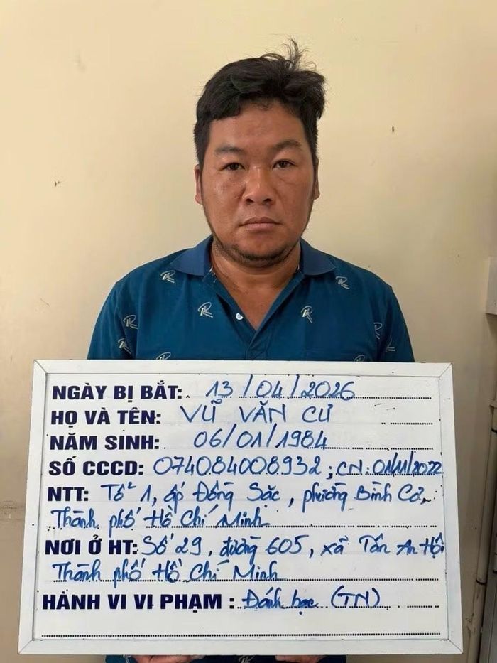 Các đối tượng đánh bạc bị Công an Thành phố Hồ Chí Minh bắt giữ. (Ảnh: CA Thành phố Hồ Chí Minh cung cấp)