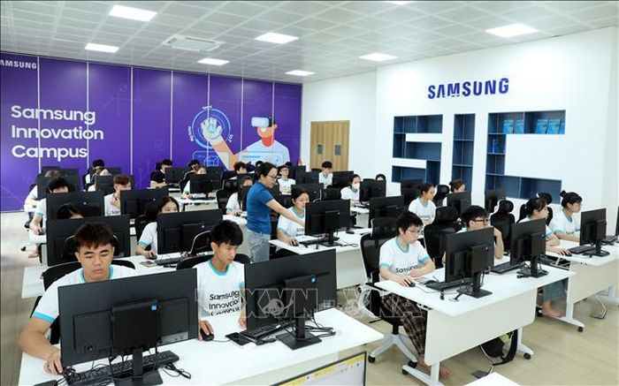 Một buổi học về trí tuệ nhân tạo của Chương trình Samsung Innovation Campus tại Trường Cao đẳng Công nghệ Việt - Hàn Bắc Giang.