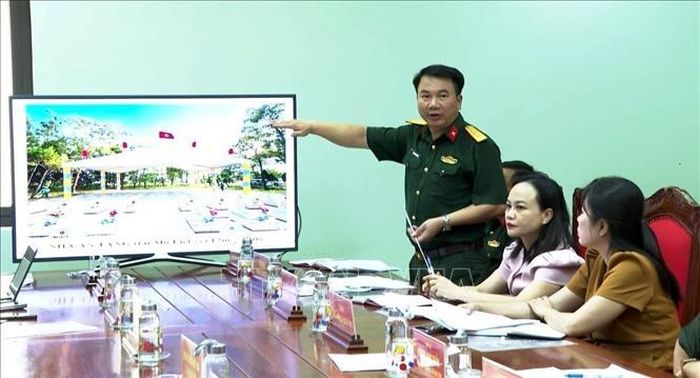 Các đại biểu thảo luận các nội dung liên quan.