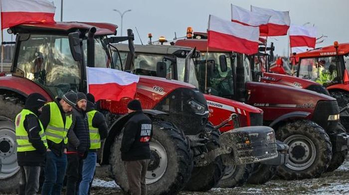 Nông dân Ba Lan đổ về Warsaw trong một cuộc biểu tình lớn phản đối thỏa thuận thương mại EU-Mercosur, tháng 1/2026. Ảnh: TVP World