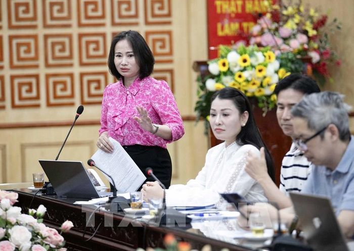 Chủ tịch UBND phường Mộc Châu Nguyễn Thị Hoa phát biểu tại buổi làm việc. Ảnh: Trọng Đạt-TTXVN