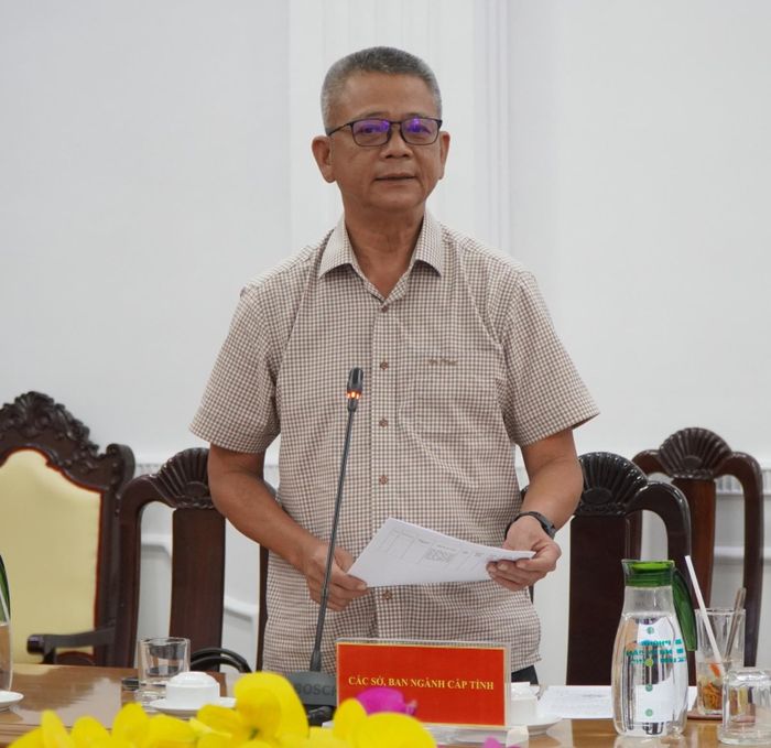 Phó Giám đốc Sở Xây dựng tỉnh An Giang Nguyễn Quốc Cường phát biểu tại cuộc họp.