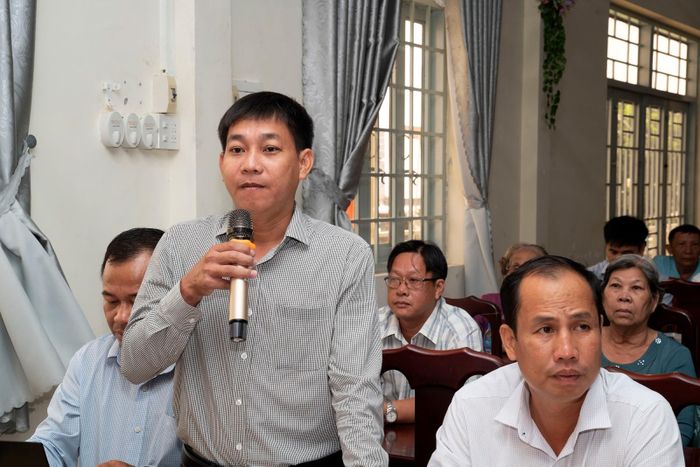 Cử tri xã Phú Hòa phát biểu ý kiến.