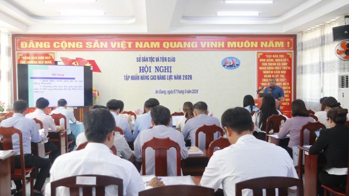 Sở Dân tộc và Tôn giáo tỉnh An Giang tổ chức hội nghị tập huấn nâng cao năng lực cho cán bộ triển khai chương trình mục tiêu quốc gia.