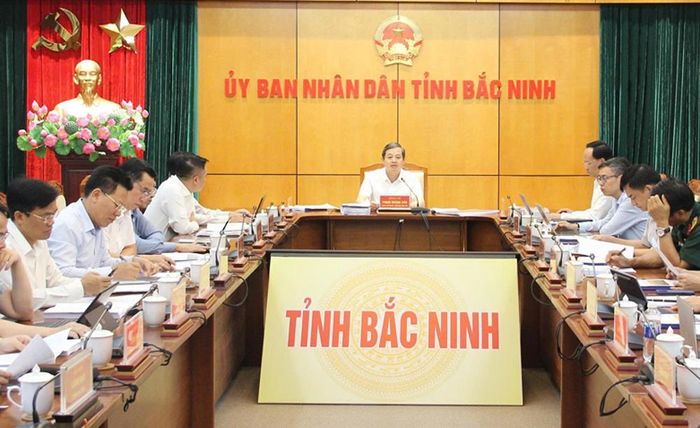 Chủ tịch UBND tỉnh Phạm Hoàng Sơn chủ trì hội nghị.