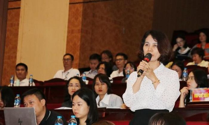  Đại diện doanh nghiệp phản ánh những khó khăn, vướng mắc trong quá trình thực hiện thủ tục hải quan. 
