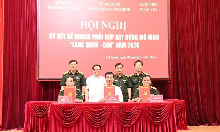 Phường Vũ Ninh và các đơn vị ký kết quy chế phối hợp xây dựng mô hình "Làng Quân - Dân".