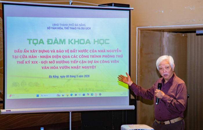 Nhà sử học Dương Trung Quốc chia sẻ góc nhìn về hành trình từ chiến trường xưa đến công viên hôm nay. Ảnh: BẢO LÂM