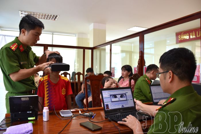 Công an Điện Biên kích hoạt định danh điện tử cho trẻ em từ 6 đến 14 tuổi.