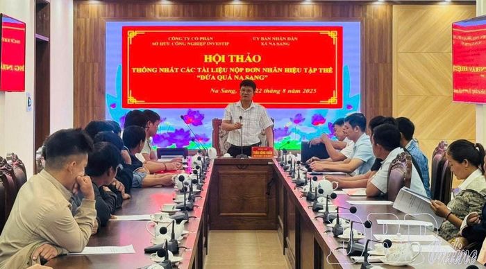 Xã Na Sang họp thống nhất các tài liệu nộp đơn nhãn hiệu tập thể "dứa quả Na Sang".