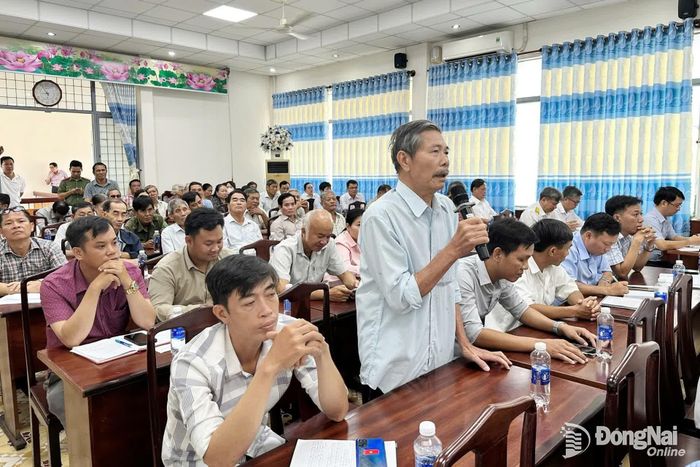 Cử tri phát biểu ý kiến tại Hội nghị tiếp xúc cử tri phường Tân Phú. Ảnh: Đoàn ĐBQH Thành Phố