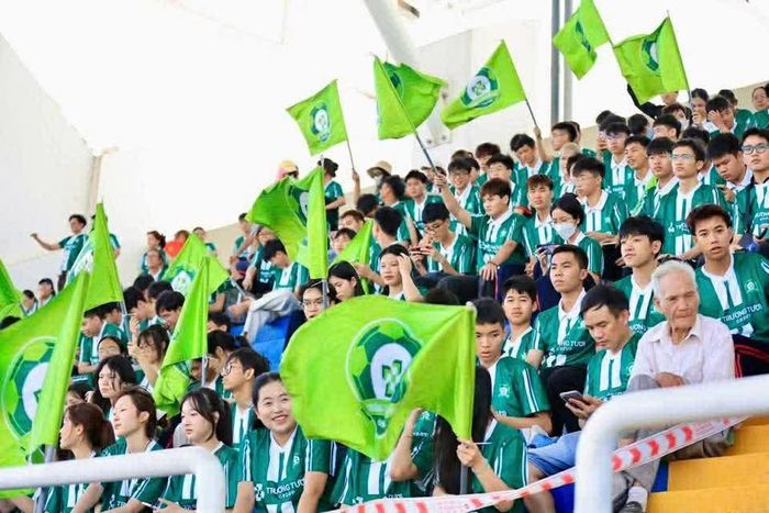 Dù có sự cổ vũ của rất đông cổ động viên trên sân khách nhưng Trường Tươi Đồng Nai phải nhận thất bại đầu tiên của mùa giải. Ảnh: Nguyễn Tấn
