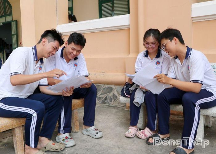 Kỳ thi thử là cơ hội cho học sinh lớp 12 tự kiểm tra kiến thức, kỹ năng, chuẩn bị tốt tâm lý trước Kỳ thi tốt nghiệp THPT năm 2026 sắp tới.