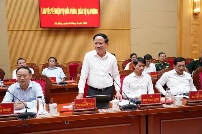  Chủ tịch UBND tỉnh Phạm Anh Tuấn cảm ơn Quân khu 5 đã quan tâm, hỗ trợ Gia Lai đảm bảo quốc phòng - an ninh, đảm bảo môi trường ổn định để tỉnh phát triển kinh tế. Ảnh: N.H 