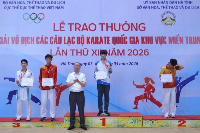 Trần Trung Hiếu giành huy chương vàng ở hạng cân 50 kg nam lứa tuổi trên 18. Ảnh: Công Tuấn 