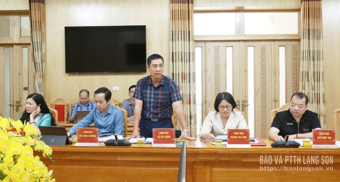 Lãnh đạo Sở Xây dựng phát biểu trao đổi, thảo luận tại buổi làm việc