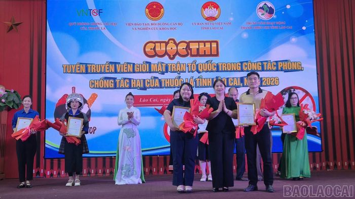 Giải Nhì được trao cho đội xã Thác Bà và đội xã Bảo Hà.