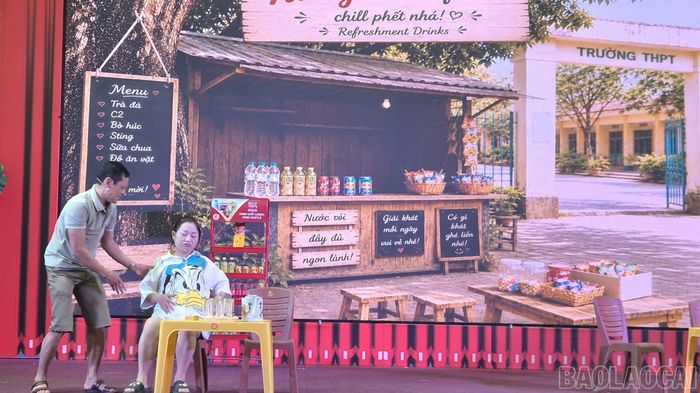 Phần thi sân khấu hóa của đội xã Thác Bà.