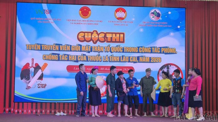 Phần thi chào hỏi của đội xã Lâm Thượng.