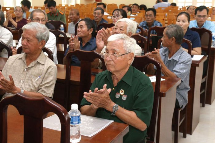 Cử tri xã Tánh Linh tham dự hội nghị