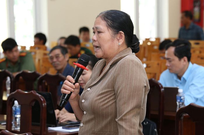Cử tri xã Tánh Linh đề nghị sớm sửa chữa các tuyến đường giao thông bị xuống cấp