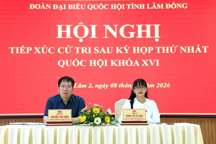 ĐBQH tỉnh Lâm Đồng Nguyễn Văn Hiển và Trịnh Thị Tú Anh chủ trì buổi tiếp xúc cử tri tại xã Bảo Lâm 2