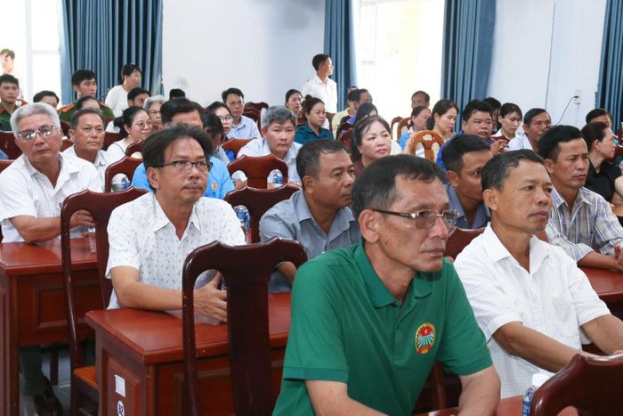 Cử tri xã Trà Tân tham dự hội nghị