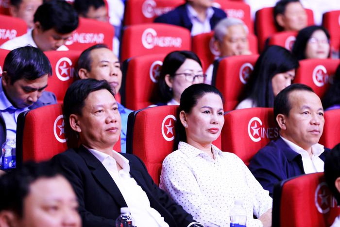 Lãnh đạo các sở, ngành, địa phương theo dõi phát biểu của Thường trực Tỉnh ủy