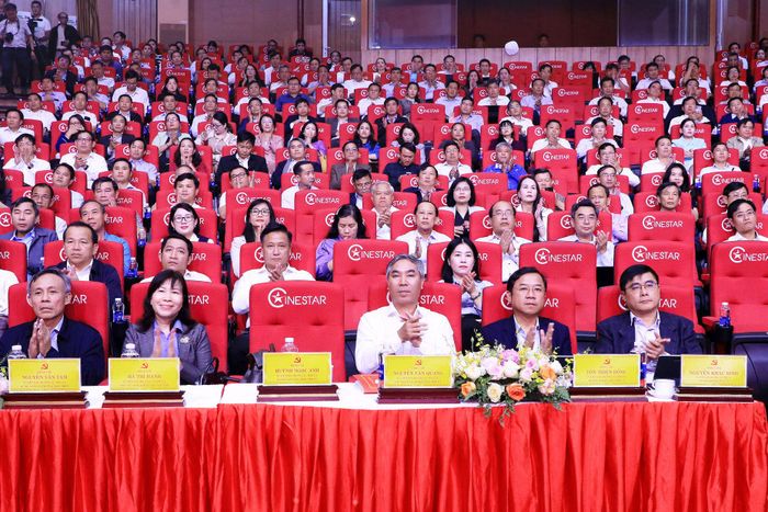Sau hơn 3 giờ làm việc, Hội nghị cán bộ chủ chốt tỉnh Lâm Đồng đã hoàn thành chương trình đề ra