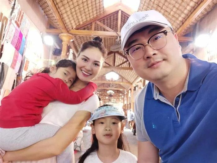 Gia đình Hương Giang đam mê đi du lịch nhiều nơi trên thế giới.