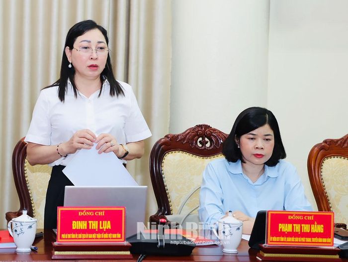 Đồng chí Đinh Thị Lụa, Phó Bí thư Tỉnh ủy, Chủ tịch Ủy ban MTTQ Việt Nam tỉnh phát biểu tại hội nghị.