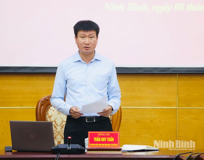 Đồng chí Trần Huy Tuấn, Ủy viên Trung ương Đảng, Bí thư Tỉnh ủy phát biểu kết luận hội nghị.