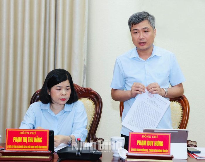 Đồng chí Phạm Duy Hưng, Ủy viên Ban Thường vụ Tỉnh ủy, Chánh Văn phòng Tỉnh ủy phát biểu tại hội nghị.