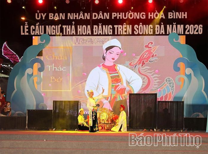 Từng hồi chiêng ngân dài, vọng qua mặt nước đã khơi dậy lại ký ức xa xăm về một sử tích in sâu trong tiềm thức người dân hai bên bờ sông Đà.
