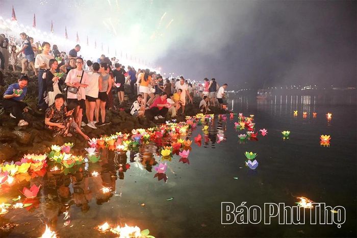 Với người dân nơi đây, dòng sông không chỉ là nguồn nước hay cảnh quan mà giống như một thực thể sống, một phần ký ức và linh hồn.