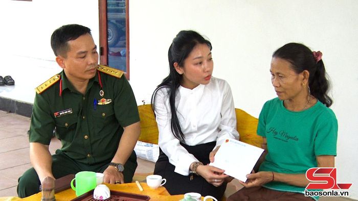 Hội CCB xã Gia Phù thăm hỏi, hỗ trợ gia đình CCB Lò Văn Nềnh, bản Bùa Thượng 1